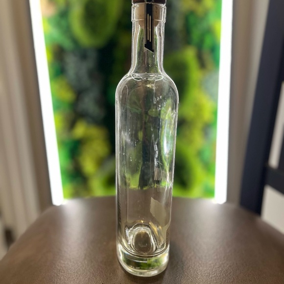 Rare collectible bourbon bottle (empty) - Picture 2 of 3